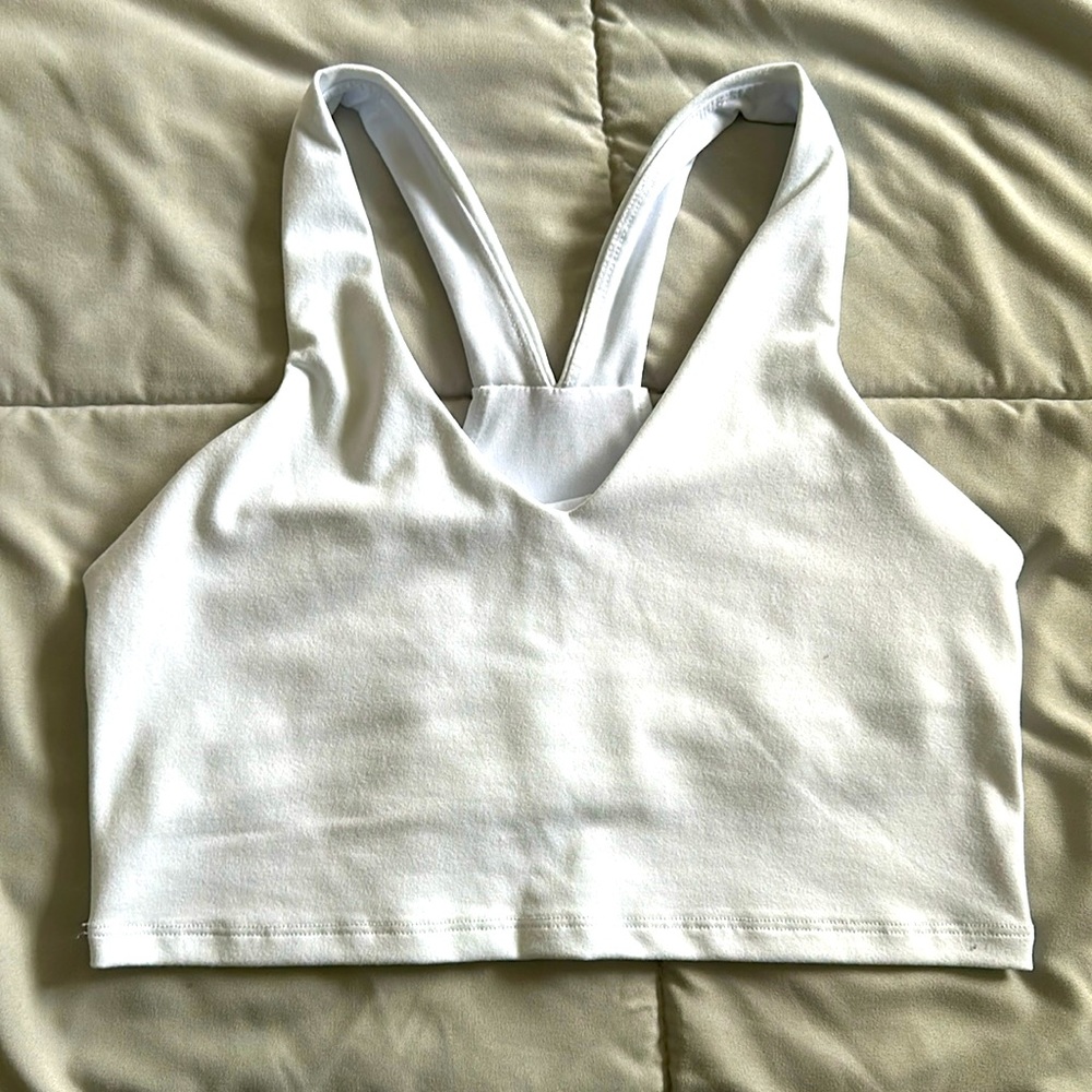 Lululemon NWOT white sports bra or crop top size 6